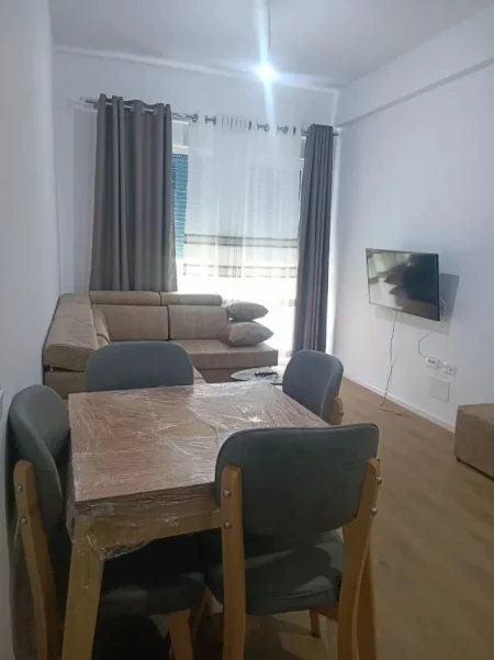 Tirane, jepet me qera apartament 1+1+Ballkon Kati 2, 55 m² 400 € (FRESKU)