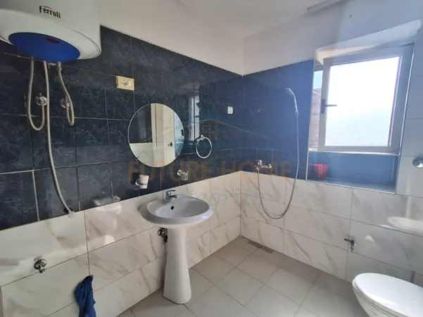Tirane, jepet me qera apartament 1+1 Kati 3, 60 m² 313 € (Ali Demi)