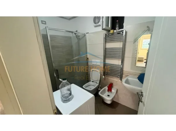 Tirane, jepet me qera apartament 1+1 Kati 2, 102 m² 550 € 