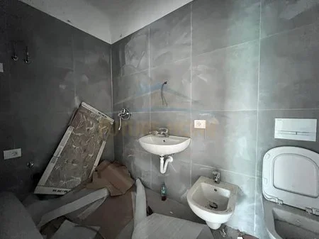 Tirane, shitet apartament 3+1 Kati 5, 120 m² 175.305 € 