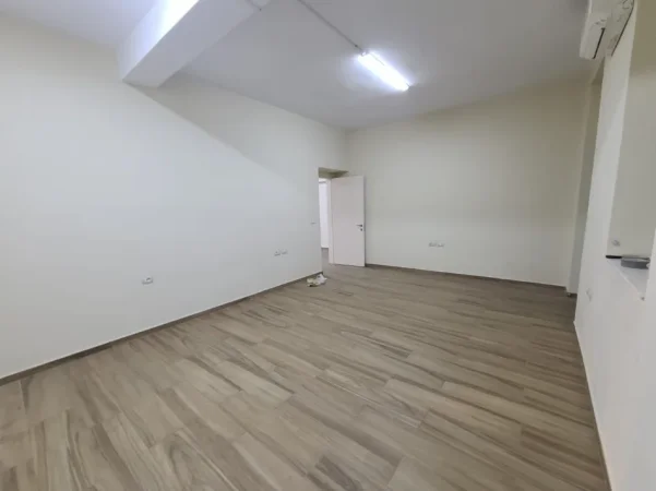 Tirane, jepet me qera ambjent biznesi , 75 m² 850 € (Bulevardi Zogu i Pare)