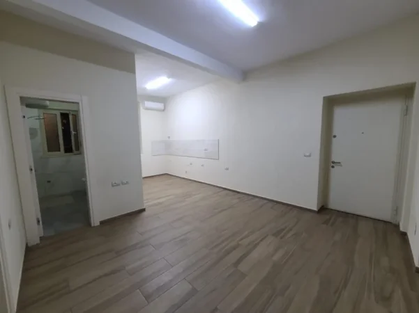 Tirane, jepet me qera ambjent biznesi , 75 m² 850 € (Bulevardi Zogu i Pare)