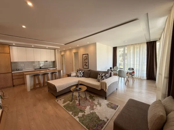Tirane, jepet me qera apartament 3+1+Ballkon Kati 3, 138 m² 1.000 € (Liqeni i Thate)