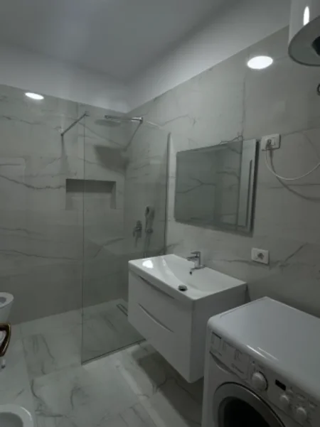 Tirane, jepet me qera apartament 1+1 Kati 3, 70 m² 520 € (Kodra e Diellit Rruga Bill Klinton)