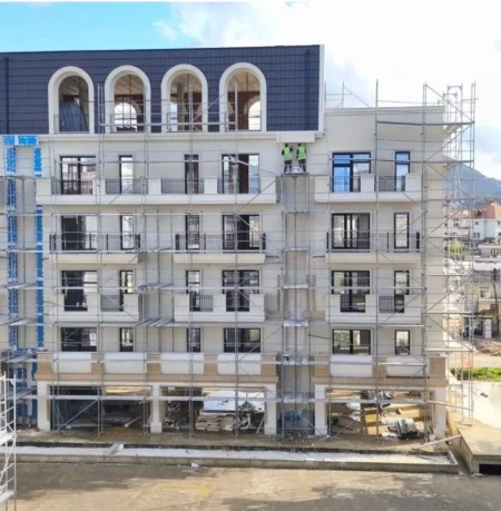 Tirane, shitet apartament 2+1+Ballkon Kati 2, 169.500 € 