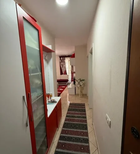 Tirane, jepet me qera apartament 1+1 Kati 6, 67 m² 500 € (Laprake)