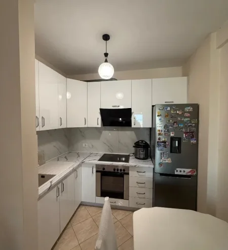 Tirane, jepet me qera apartament 1+1 Kati 6, 67 m² 500 € (Laprake)