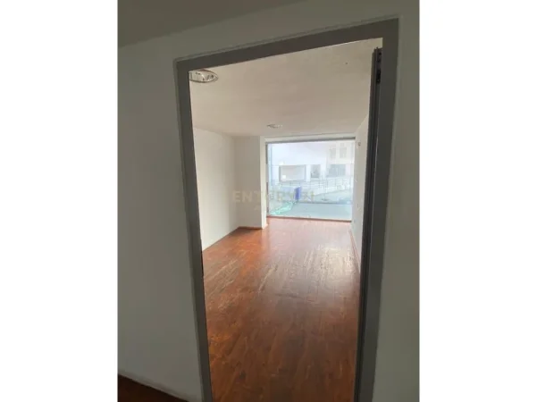 Durres, jepet me qera ambjent biznesi Kati 2, 106 m² 230 € 