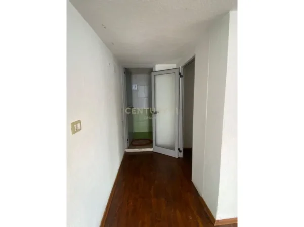 Durres, jepet me qera ambjent biznesi Kati 2, 106 m² 230 € 