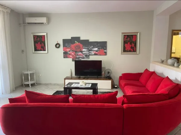 Tirane, jepet me qera apartament 2+1+Ballkon Kati 1, 160 m² 650 € (Shkolla e Kuqe)