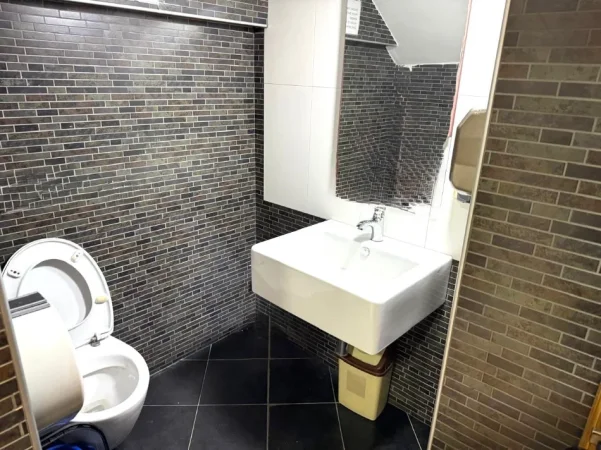 Tirane, shitet ambjent biznesi Kati 0, 147 m² 530.000 € (Rruga Mihal Grameno)