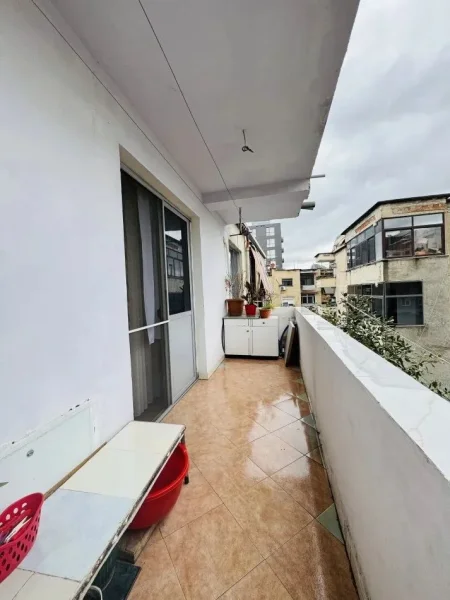 Tirane, jepet me qera apartament 1+1+Ballkon Kati 5, 80 m² 730 € (STADIUMI DINAMO)