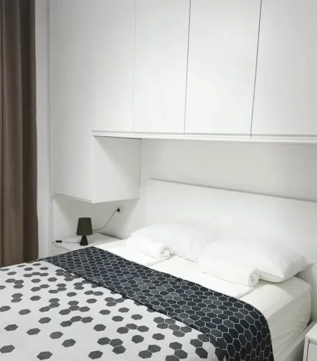 Tirane, jepet me qera apartament 1+1 , 60 m² 500 € (5 maj)