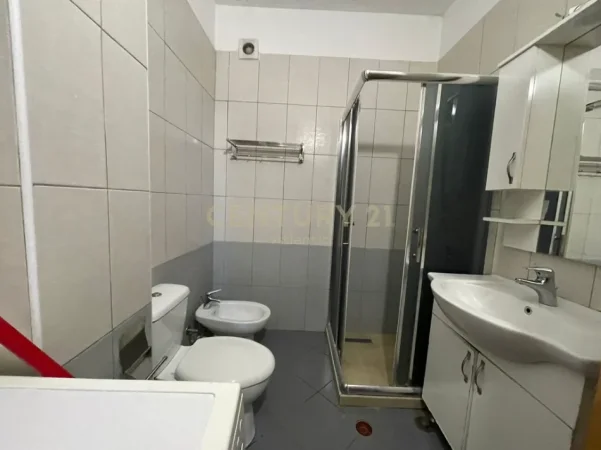 Durres, jepet me qera apartament 1+1 Kati 2, 70 m² 250 € (Rrota e Kuqe ,Plazh)