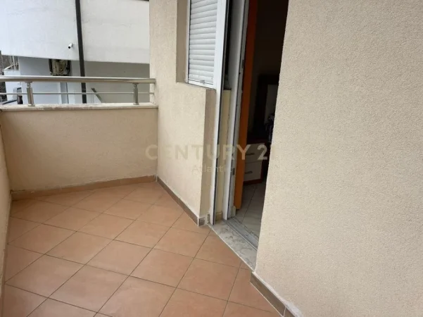 Durres, jepet me qera apartament 1+1 Kati 2, 70 m² 250 € (Rrota e Kuqe ,Plazh)