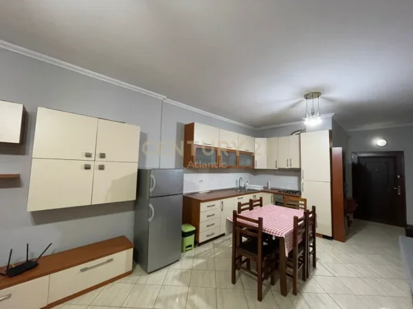 Durres, jepet me qera apartament 1+1 Kati 2, 70 m² 250 € (Rrota e Kuqe ,Plazh)