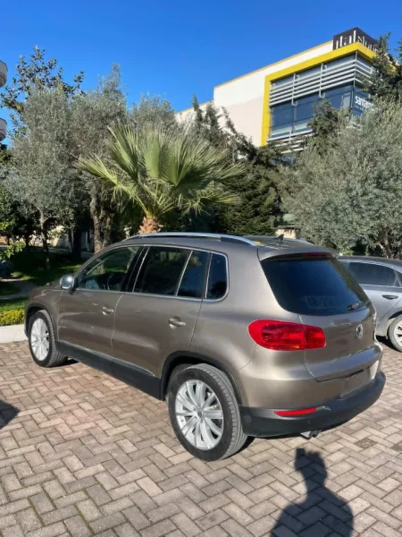 Tirane, shes SUV Volkswagen Tiguan Benzin+Gaz, automatik Kondicioner 197.000 km 7.500 €
