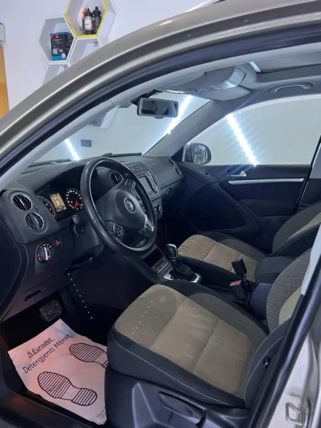 Tirane, shes SUV Volkswagen Tiguan Benzin+Gaz, automatik Kondicioner 197.000 km 7.500 €