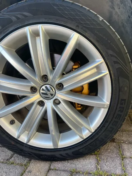 Tirane, shes SUV Volkswagen Tiguan Benzin+Gaz, automatik Kondicioner 197.000 km 7.500 €