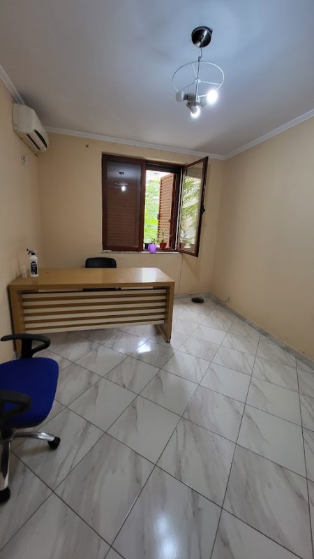 Tirane, jepet me qera apartament 1+1 Kati 0, 65 m² 500 Euro (Rruga Muhamet Gjollesha)