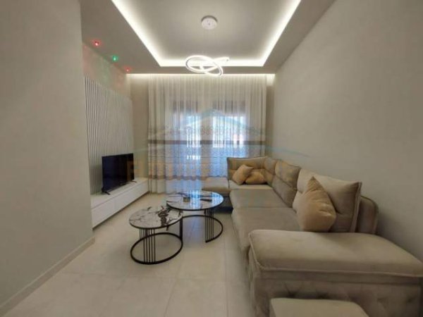 Tirane, jepet me qera apartament 1+1 Kati 7, 72 m² 500 Euro