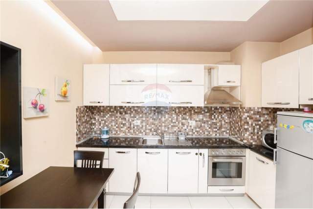 Tirane, jepet me qera apartament 500 Euro