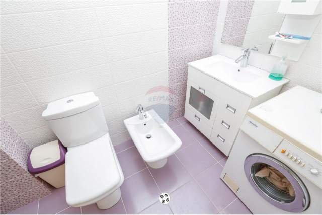 Tirane, jepet me qera apartament 500 Euro