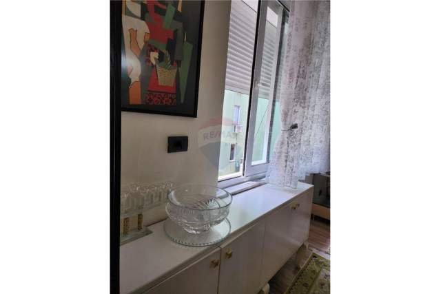 Tirane, jepet me qera 600 Euro