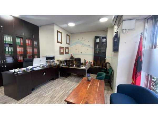 Tirane, shitet ambjent biznesi Kati 0, 53 m² 200.000 Euro (Ish Ekspozita)