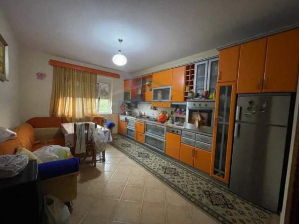 Tirane, shitet apartament Kati 2, 403 m² 295.000 Euro (Kombinat)