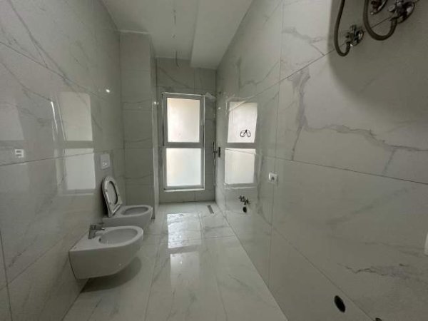 Tirane, shitet apartament 2+1+BLK Kati 5, 93 m² 145.000 Euro (Bulevardi i Ri)