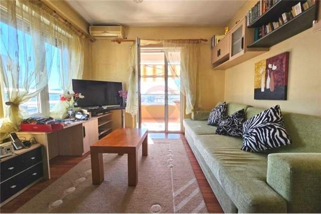 Tirane, jepet me qera apartament 900 Euro