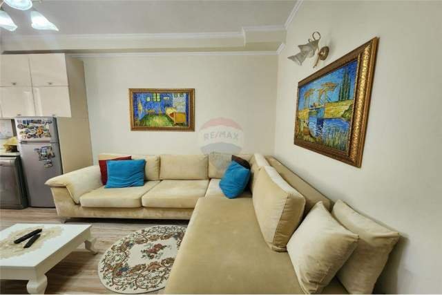 Tirane, jepet me qera 600 Euro