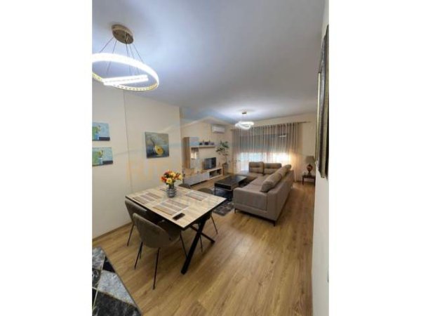 Tirane, jepet me qera apartament 2+1+BLK Kati 4, 90 m² 500 Euro (Ali Demi)