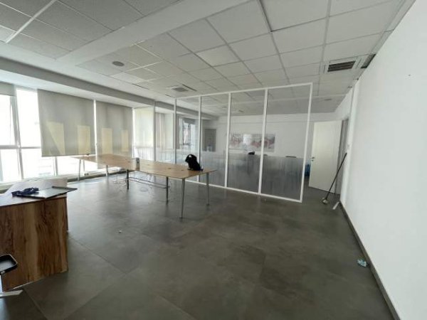 Tirane, jepet me qera zyre Kati 2, 295 m² 1.850 Euro (21 Dhjetori)