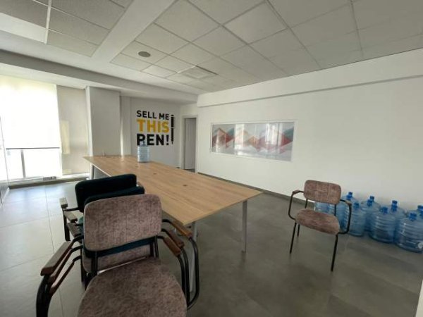 Tirane, jepet me qera zyre Kati 2, 295 m² 1.850 Euro (21 Dhjetori)