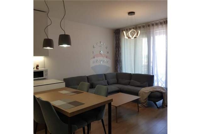 Tirane, jepet me qera 700 Euro
