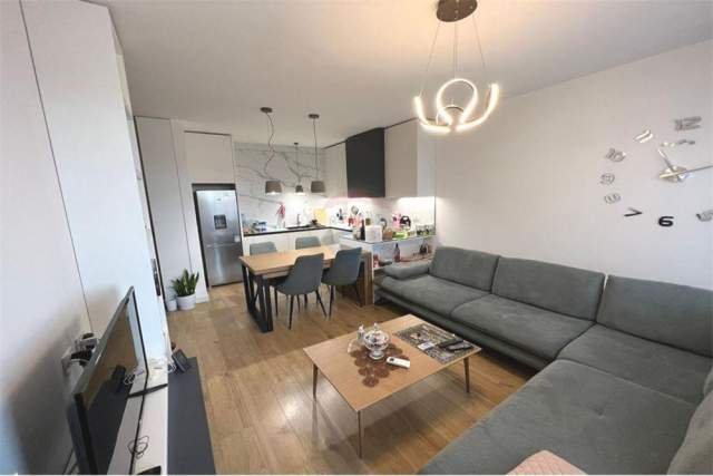 Tirane, jepet me qera 700 Euro