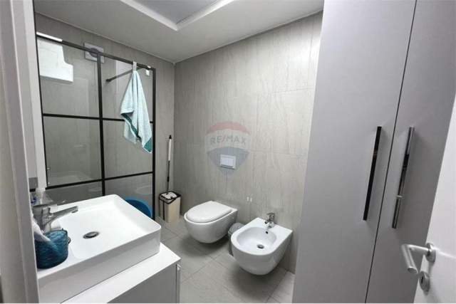 Tirane, jepet me qera 700 Euro