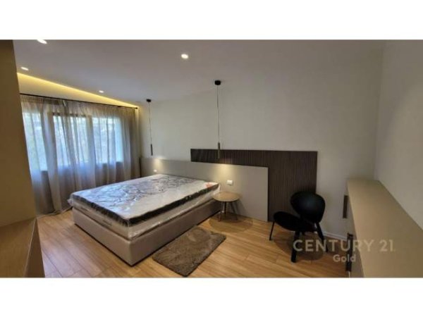 Tirane, jap me qera Vile 4+1+BLK Kati 3, 325 m² 2800 Euro (mjull bathore)