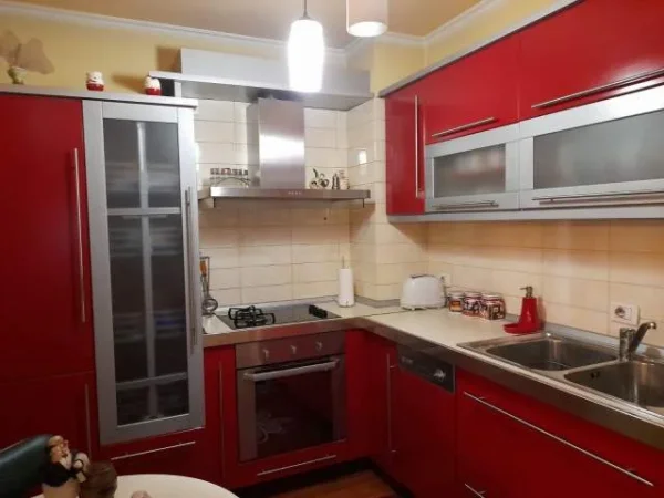 Tirane, jepet me qera apartament 2+1+BLK Kati 10, 110 m² 900 Euro (Liceu Artistik)