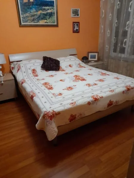 Tirane, jepet me qera apartament 2+1+BLK Kati 10, 110 m² 900 Euro (Liceu Artistik)