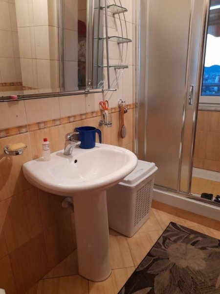 Tirane, jepet me qera apartament 2+1+BLK Kati 10, 110 m² 900 Euro (Liceu Artistik)