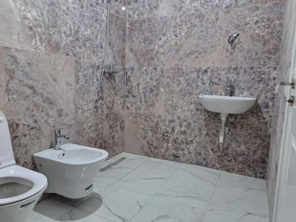 Tirane, jepet me qera apartament Kati 4, 104 m² 400 Euro (Kongresi i Manastirit)