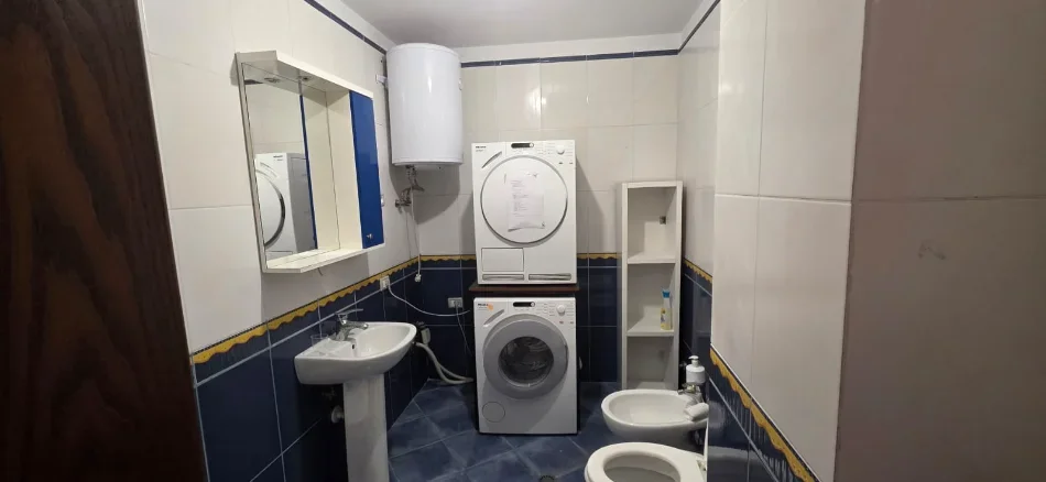 Tirane, shitet apartament 2+1 Kati 3, 140 m² 250.000 € (Liqeni i Thate)