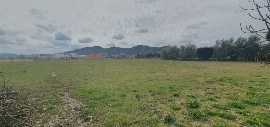 Tirane, shitet truall , 10.000 m² 1.200.000 € (marqinet)