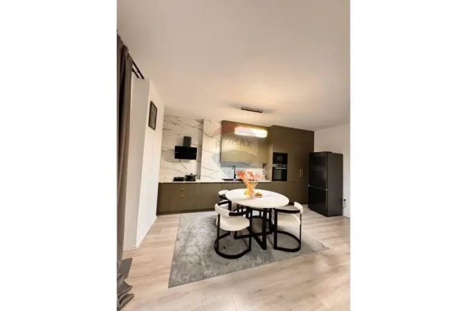 Tirane, jepet me qera apartament 2+1+Ballkon Kati 4, 115 m² 1.000 € (Kodra e Diellit)