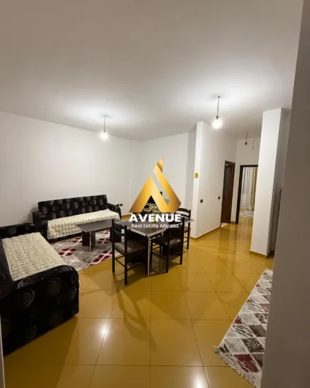 Tirane, jepet me qera apartament 2+1 Kati 3, 450 € (Rruga muhamet gjollesha)