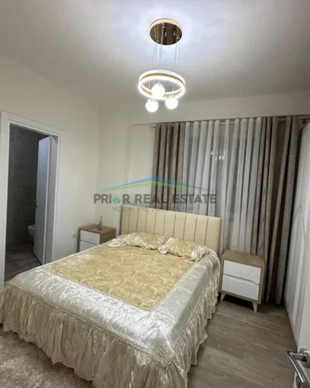 Tirane, jepet me qera apartament 2+1+2  Kati 2, 110 m² 800 € (Liqeni i Thate)