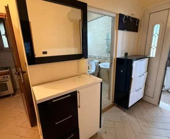 Tirane, jepet me qera apartament 3+1+Aneks+Ballkon Kati 2, 160 m² 700 € (Jordan Misja)